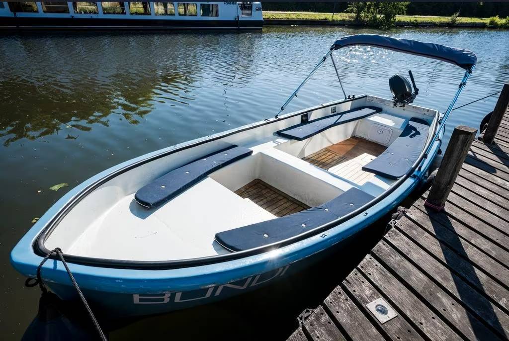 Bondi - sloepje met overkapping