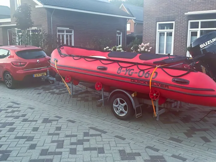 RIB boot met schipper - voor begeleiding huren in Emmen