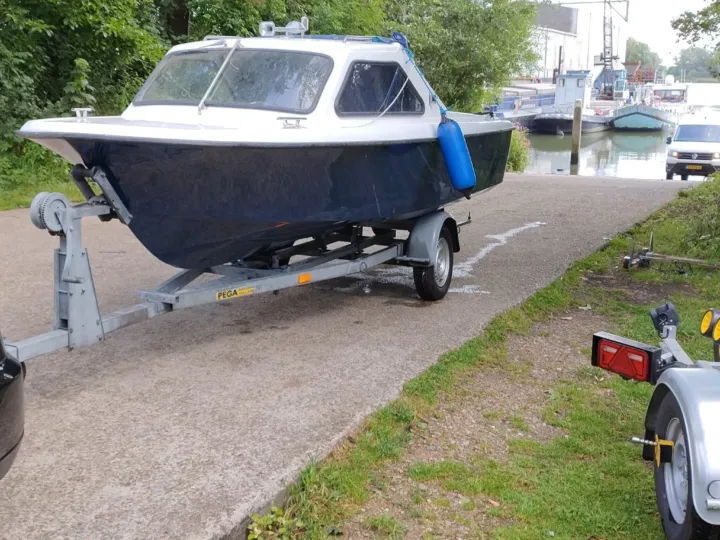 Familiekajuitboot (op trailer) huren in Stolwijk