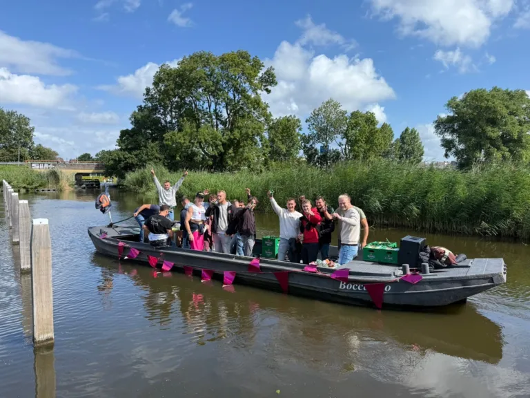 Praam Partyboot de rode slip in Sassenheim