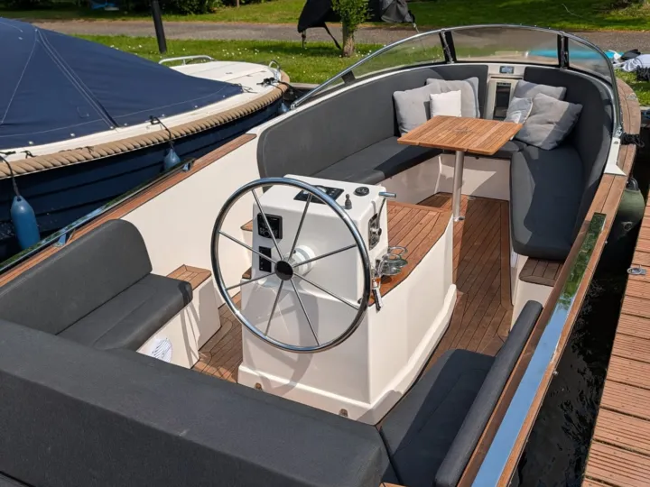 Luxe Sloep Montone huren in Loosdrecht