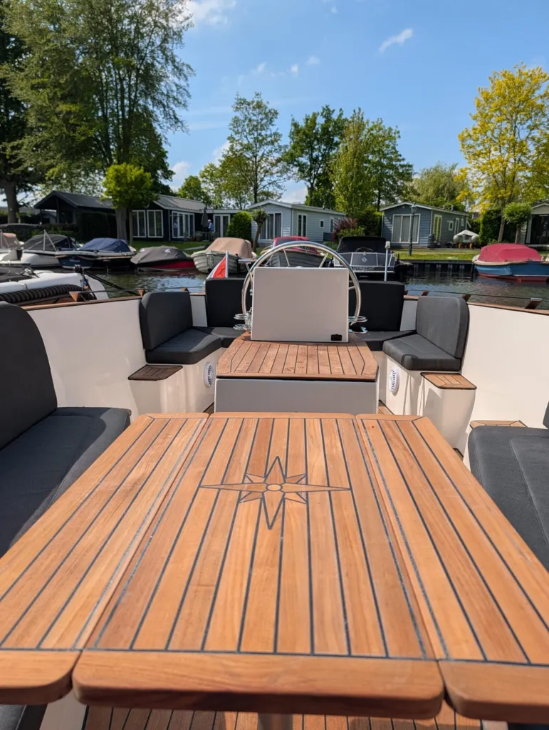 Luxe Sloep Montone in Loosdrecht