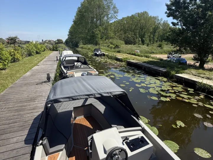 Aqua24 495 de Luxe — Jouw dag op het water huren in Oud Ade